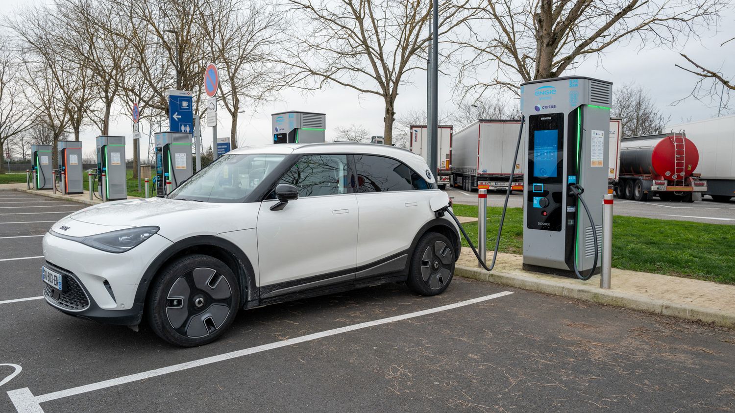 Automobile : les ventes européennes de voitures neuves rebondissent de 13,9% en 2023, portées par les hybrides et les électriques