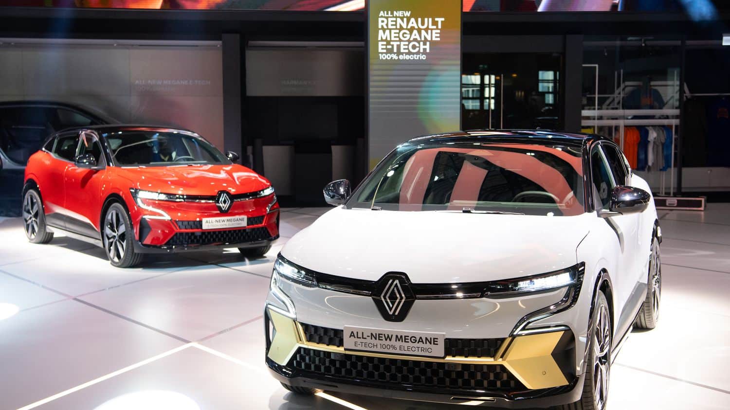 Renault : la stratégie de diversification du constructeur fonctionne avec des ventes en forte hausse en 2023
          Les ventes de véhicules Renault enregistrent près de 10% de croissance. Un très bon résultat après plusieurs années réellement moroses.