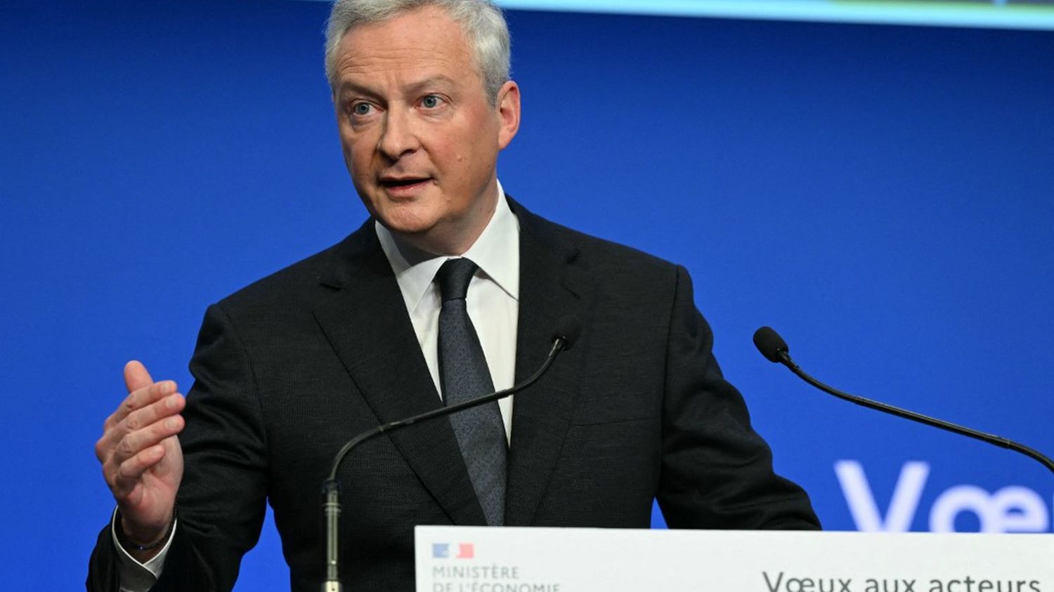 Déplacement de Bruno Le Maire sur le site d'ArcelorMittal : le ministre souhaite montrer que l'industrie reste bien tournée vers la décarbonation
          Le rattachement du secteur de l'Énergie au ministère de l'Économie inquiète les défenseurs du climat. Le but de ce déplacement lundi sur les sites nucléaires et industriels de Gravelines et Dunkerque, le premier du ministre avec ce portefeuille élargi, est de montrer qu'il est possible d'industrialiser tout en préservant la planète.