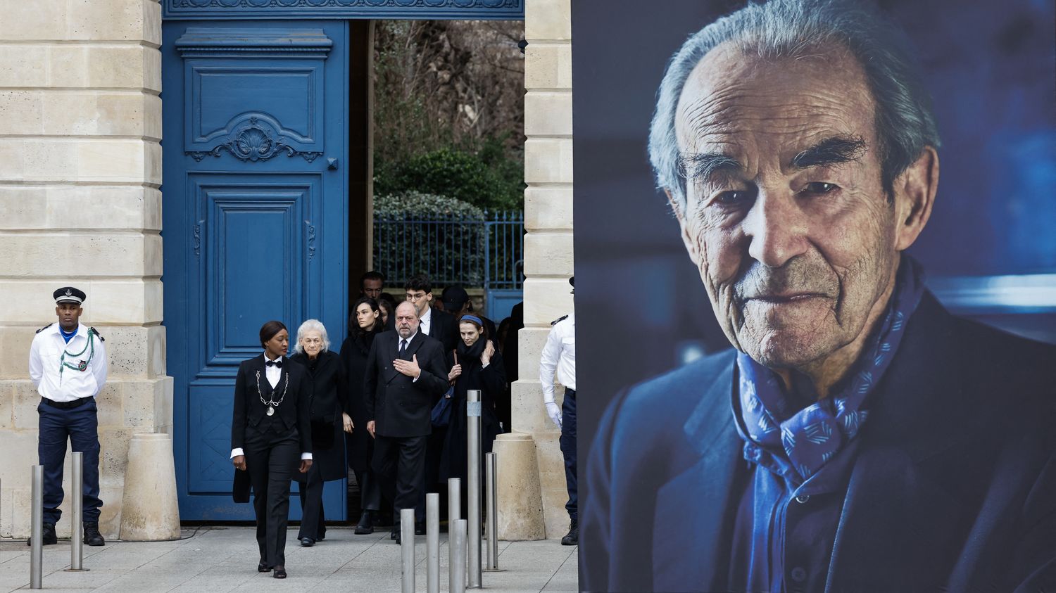 Reportage



  

  
  

  
  "C'est incroyable ce qu'il a fait quand même" : le témoignage des jeunes présents à l'hommage national à Robert Badinter