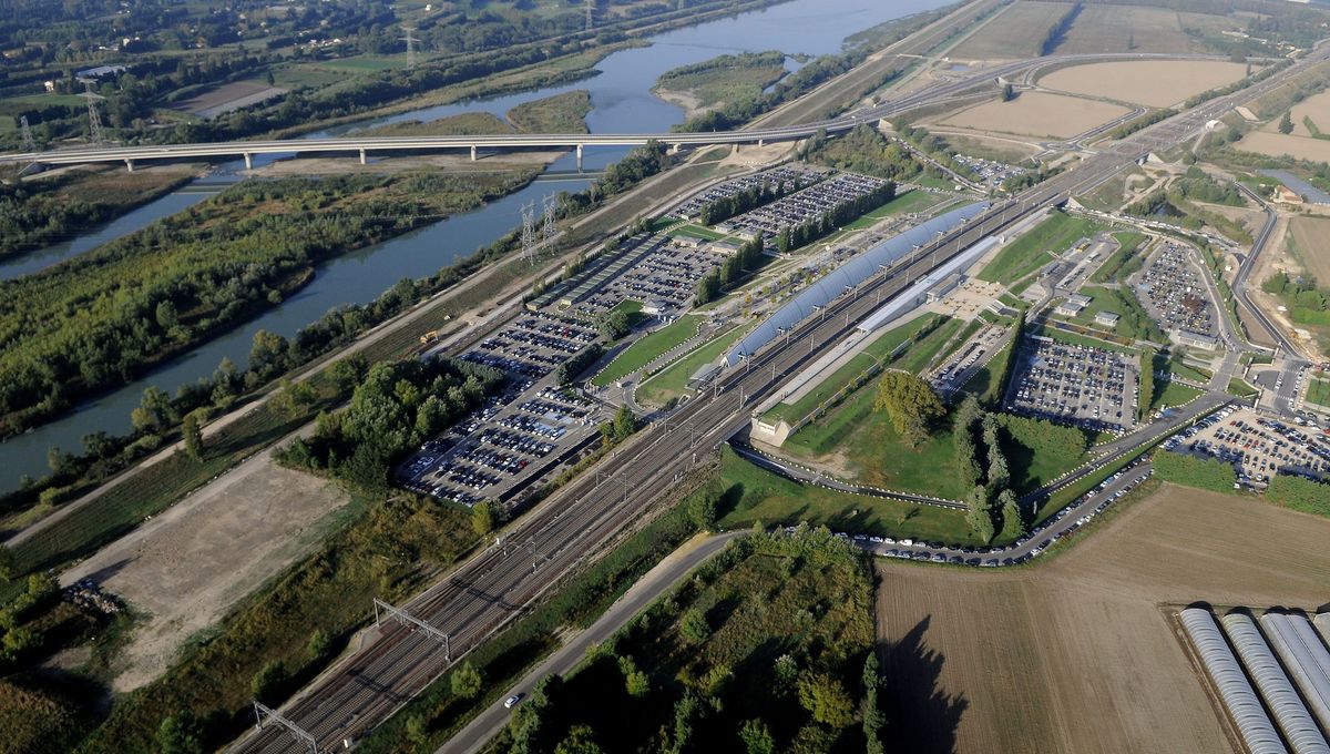 Vue aérienne de la première tranche de la Léo lors de sa mise en service, en 2010.