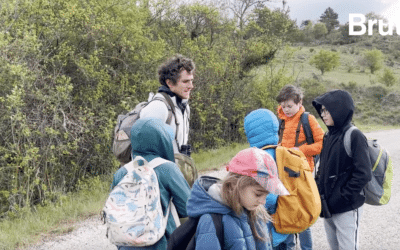 Enfants scientifiques protègent la nature pendant les vacances: Vidéo