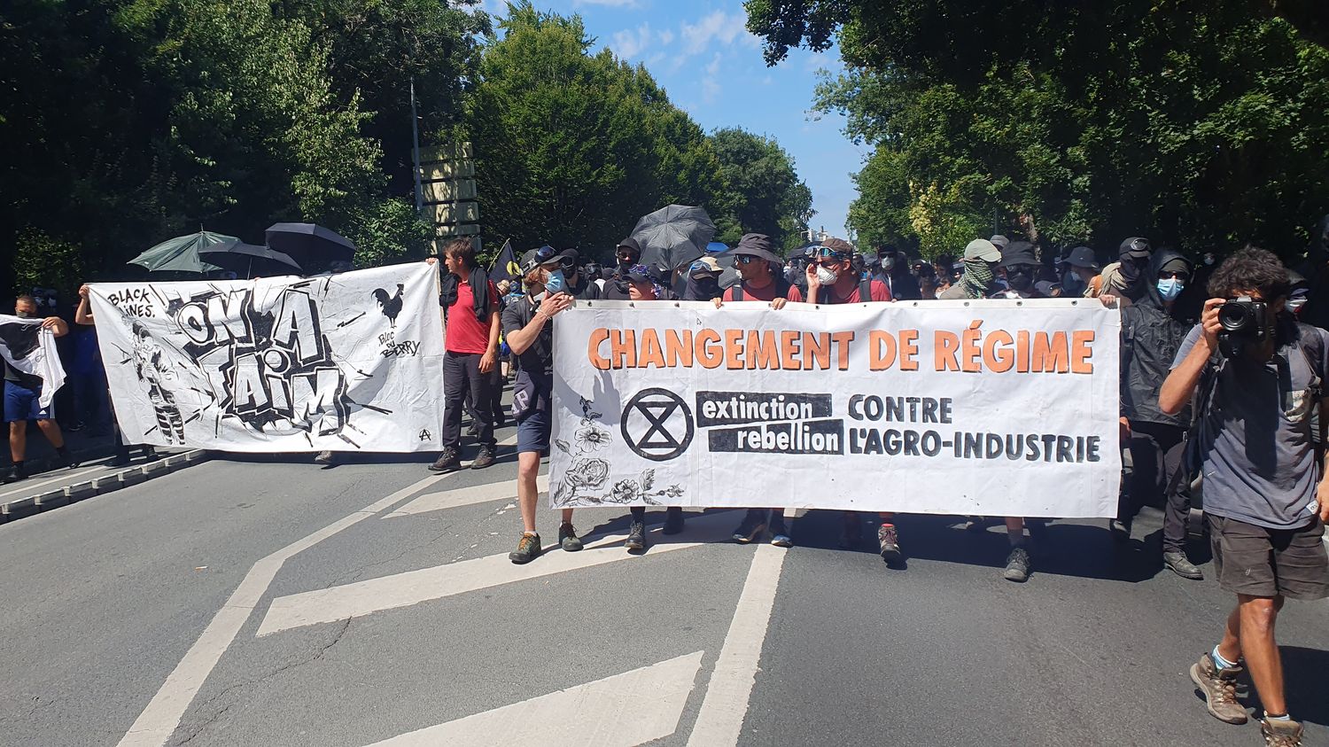 Reportage



  

    
      
    
  
  "On ne nous a pas laissé la chance de manifester pacifiquement" : à La Rochelle, les anti-bassines entre colère et frustration