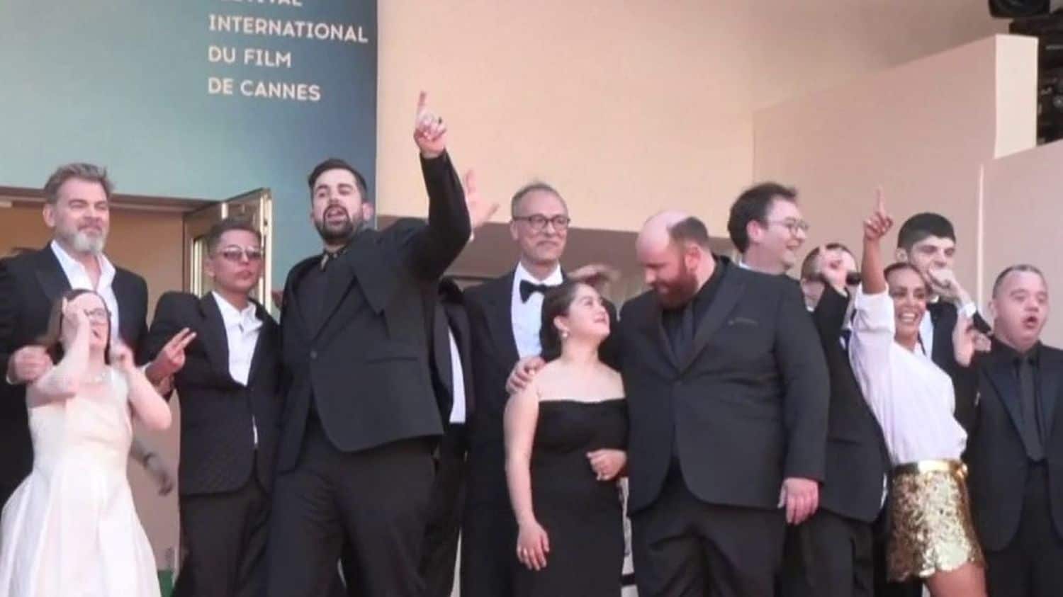 Festival de Cannes : les acteurs du film "Un p’tit truc en plus" en plein rêve