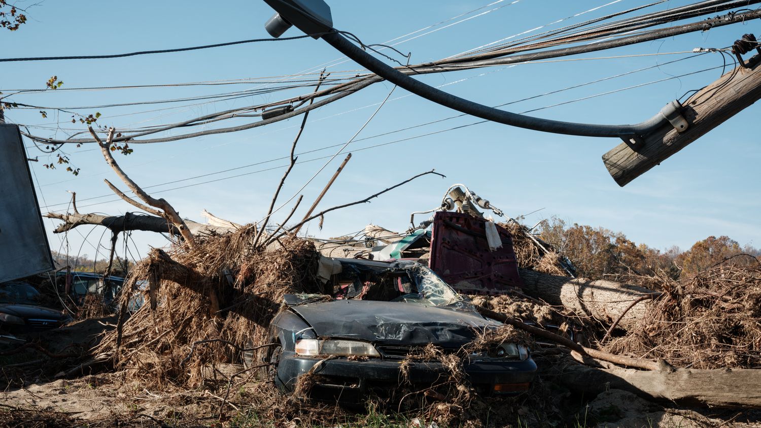 Présidentielle américaine : le climat, grand oublié de la campagne
          Fin septembre-début octobre, les ouragans Helen et Milton ont pourtant fait plus de 250 morts aux États-Unis.