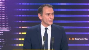 Colère des agriculteurs : Emmanuel Macron "n'a pas le pouvoir d'arrêter" l'accord entre l'UE et le Mercosur, selon Laurent Jacobelli, porte-parole du RN